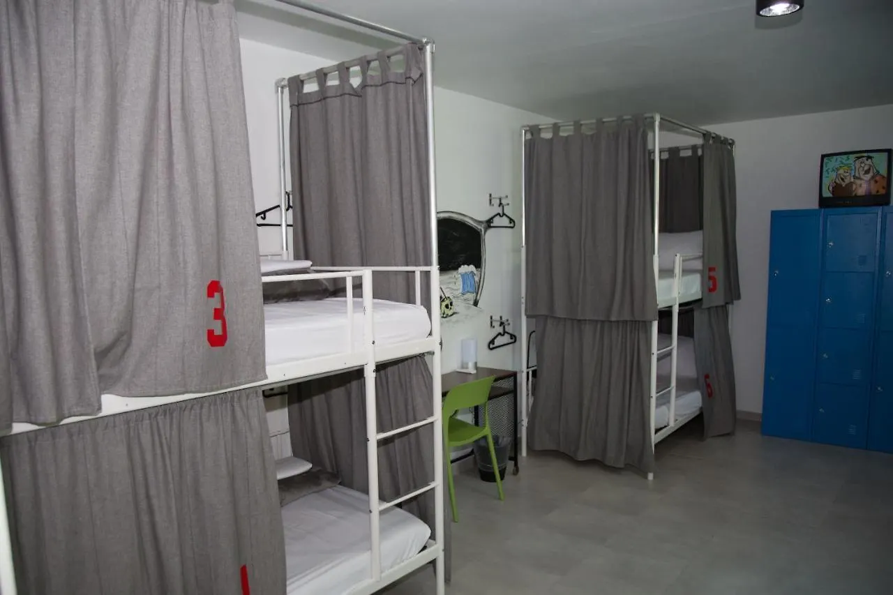 Nomada Beach Hostel- Isla Verde 산후안 0*,  푸에르토리코